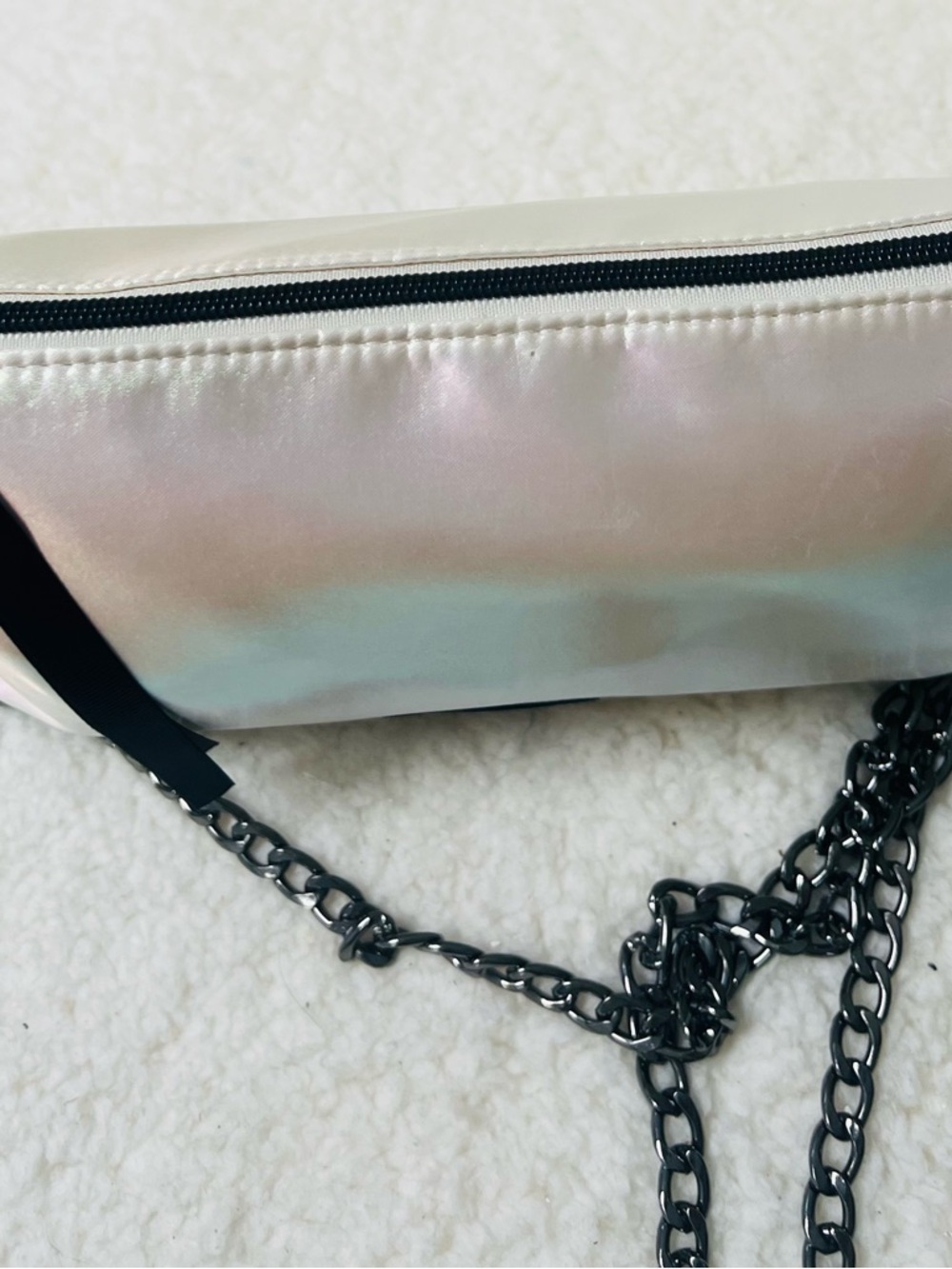 GUCCI Upcycled Iridescent Beauty Cream to Crossbody Bag with Black Chain - Picture 3 of 10
